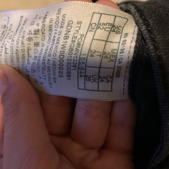 Black Guess Skinny Jeans - Picture 3 of 3